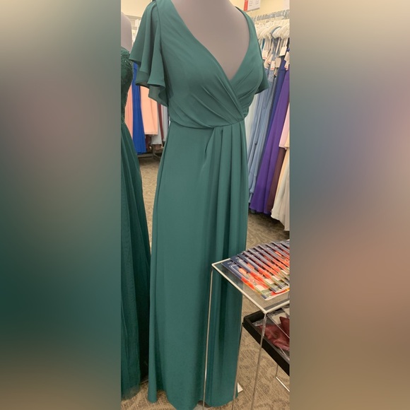 Green bridesmaid/graduation dress. Size 0. Worn once. Dry cleaned - Picture 2 of 8
